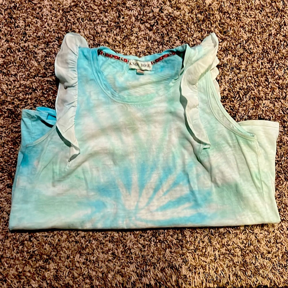 Tie-dye flutter sleeves tee.